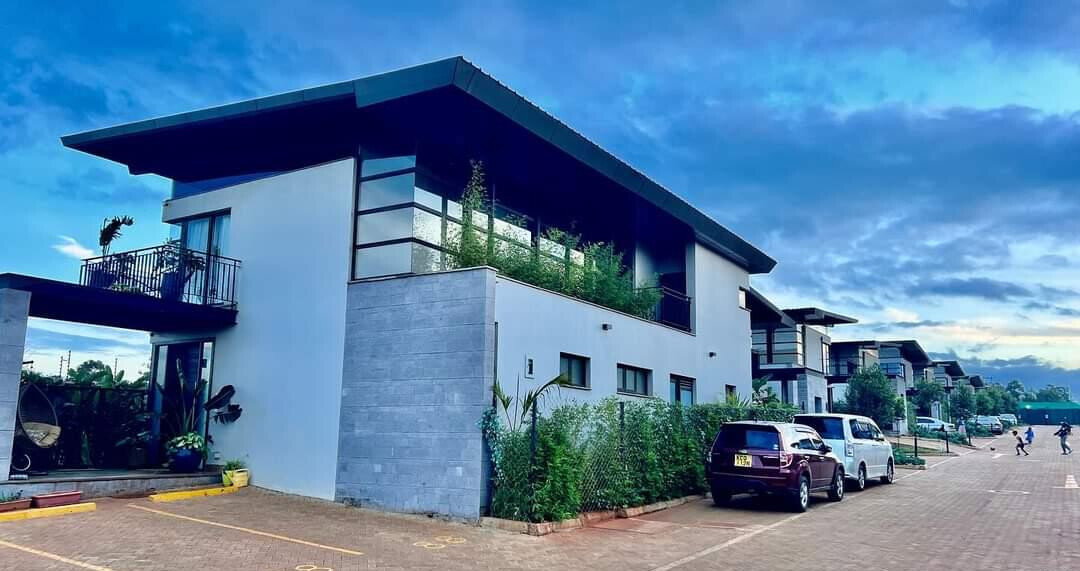 New 4BR Townhouse with Clubhouse & Rooftop Pool - Runda