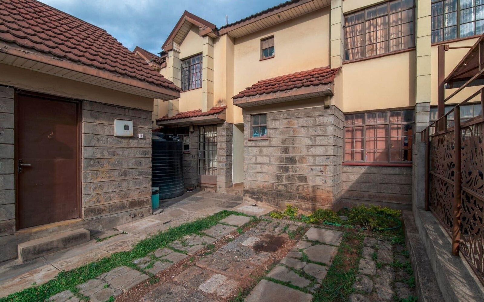 4BR Townhouse with Stone Façade & Guest Room - The Gables Park, Syokimau
