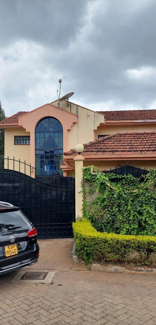 Corner Townhouse with Garden & DSQ – Langata Near Carnivore