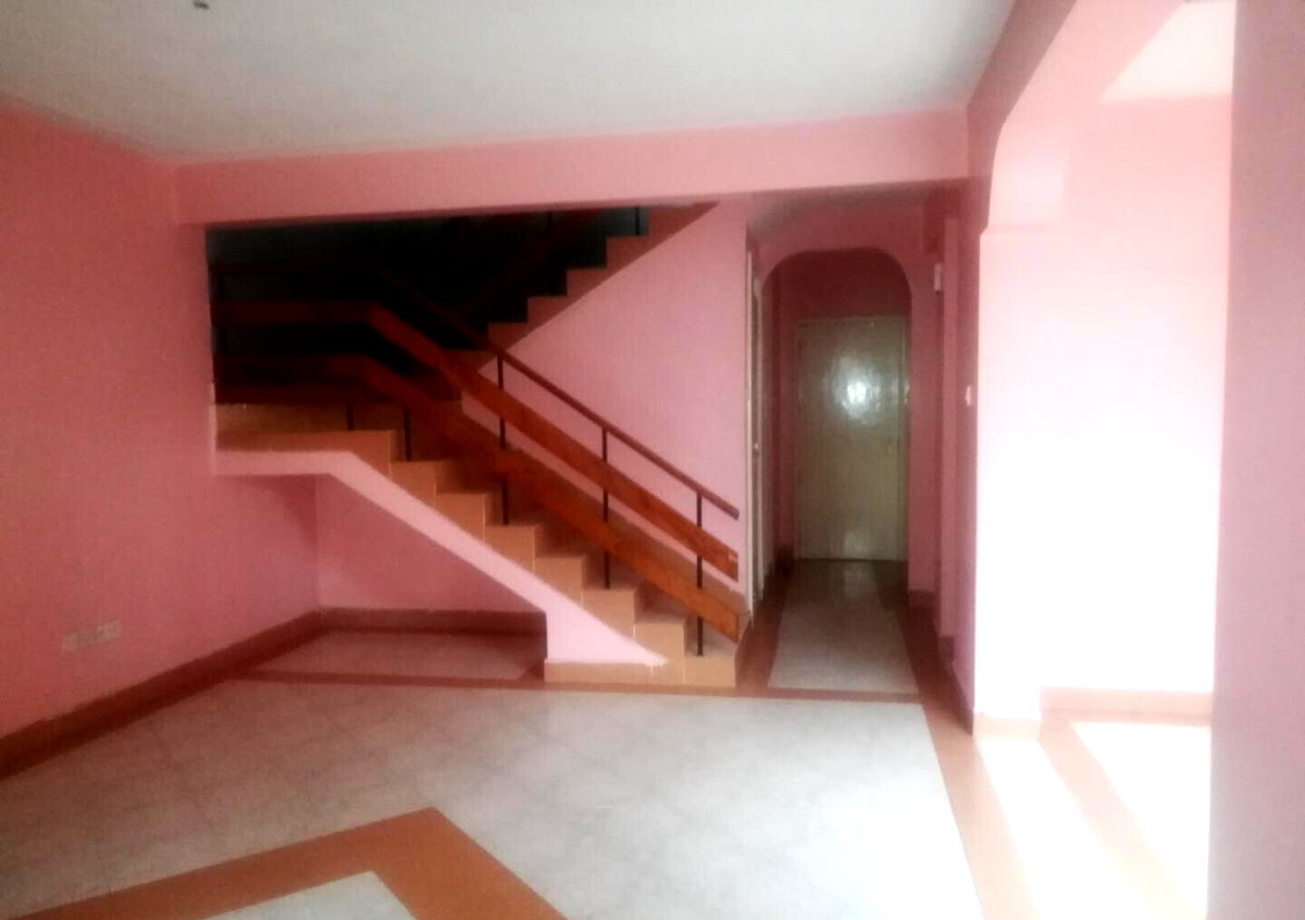 Remodeled 4BR Townhouse with Guest Room & DSQ - South C Gated Complex