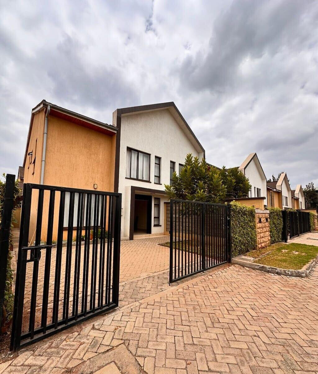 Cabro-Paved Driveway 4BR Townhouse - Syokimau