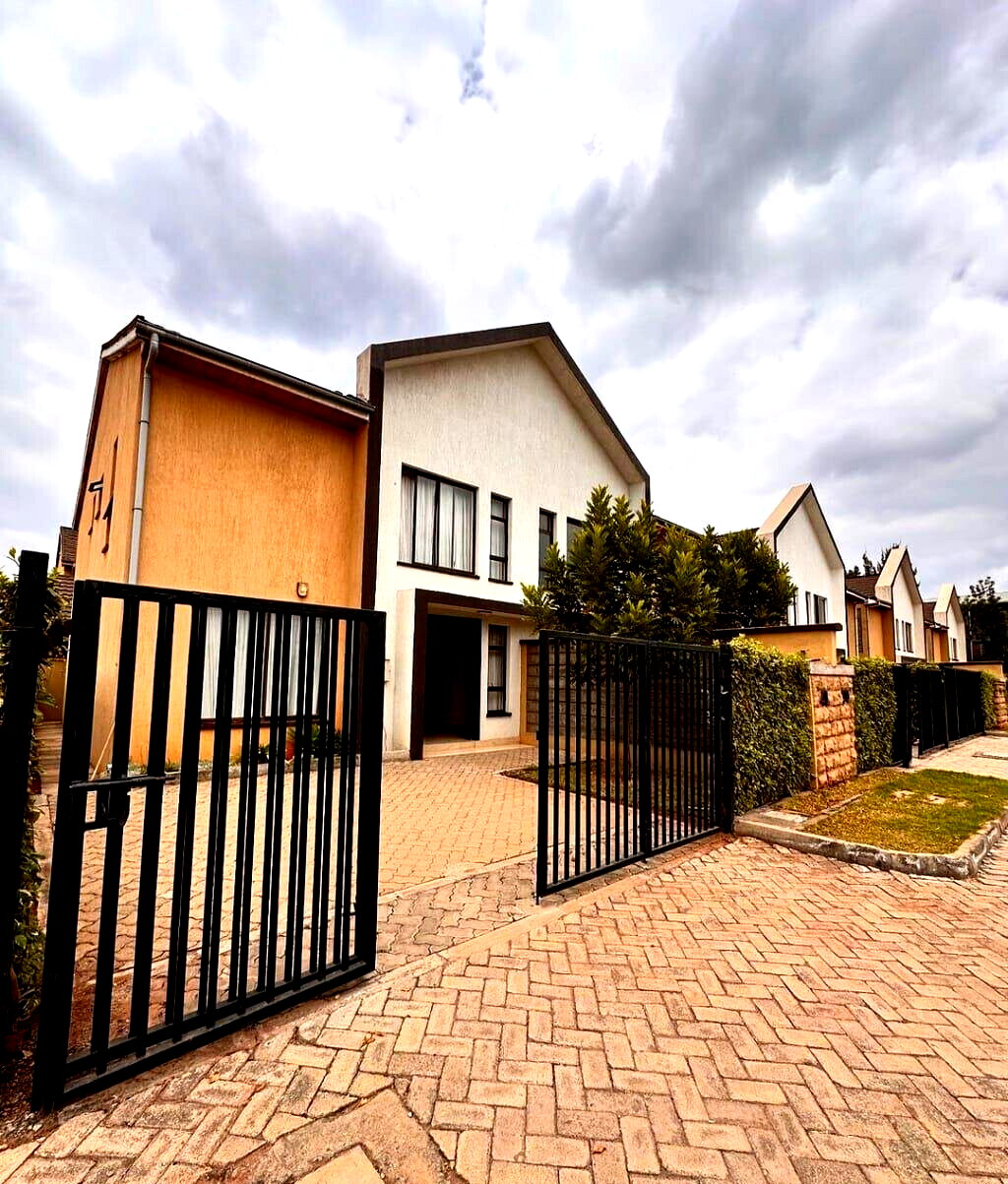 Cabro-Paved Driveway 4BR Townhouse - Syokimau