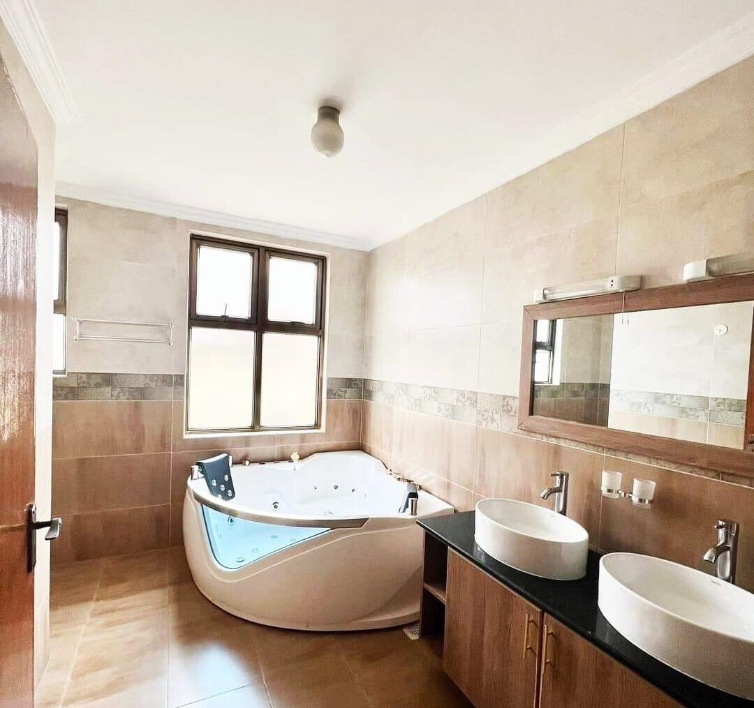 5-Ensuite Townhouse with Pool & Gym Access - Lavington