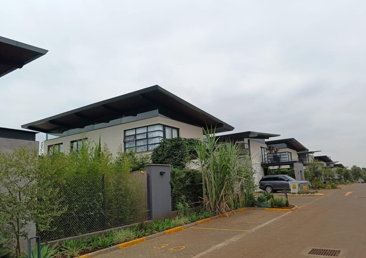4BR Townhouse with Fireplace & Clubhouse Access - New Runda