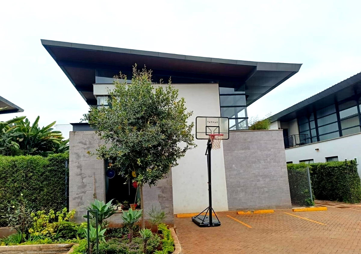 4BR Townhouse with Fireplace & Clubhouse Access - New Runda