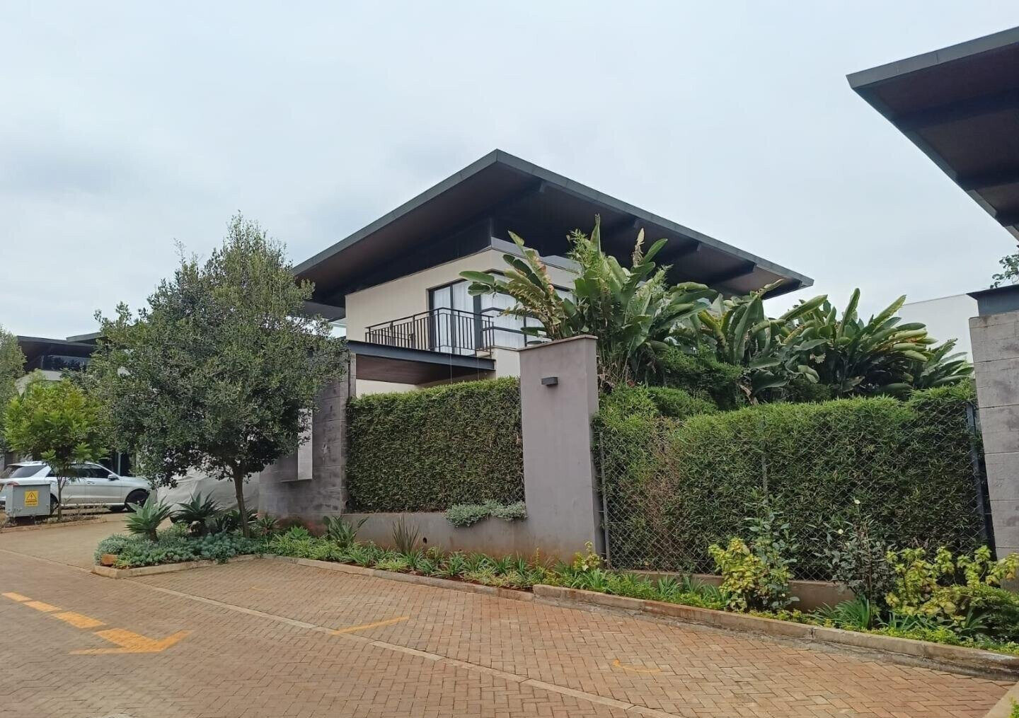 4BR Townhouse with Fireplace & Clubhouse Access - New Runda
