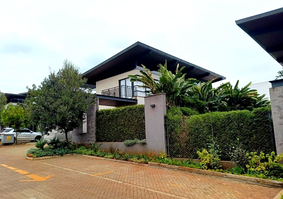 4BR Townhouse with Fireplace & Clubhouse Access - New Runda