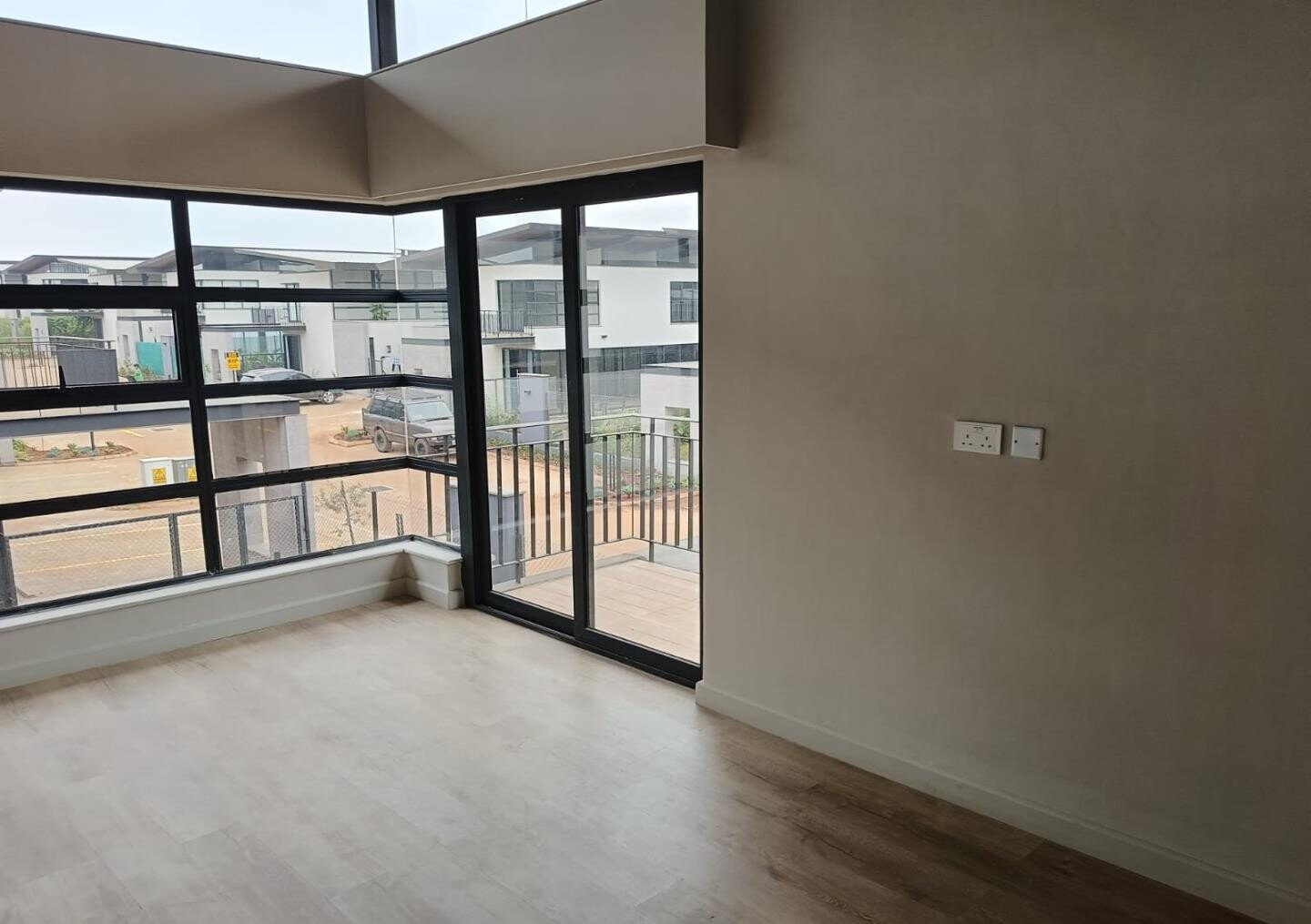 4BR Townhouse with Fireplace & Clubhouse Access - New Runda