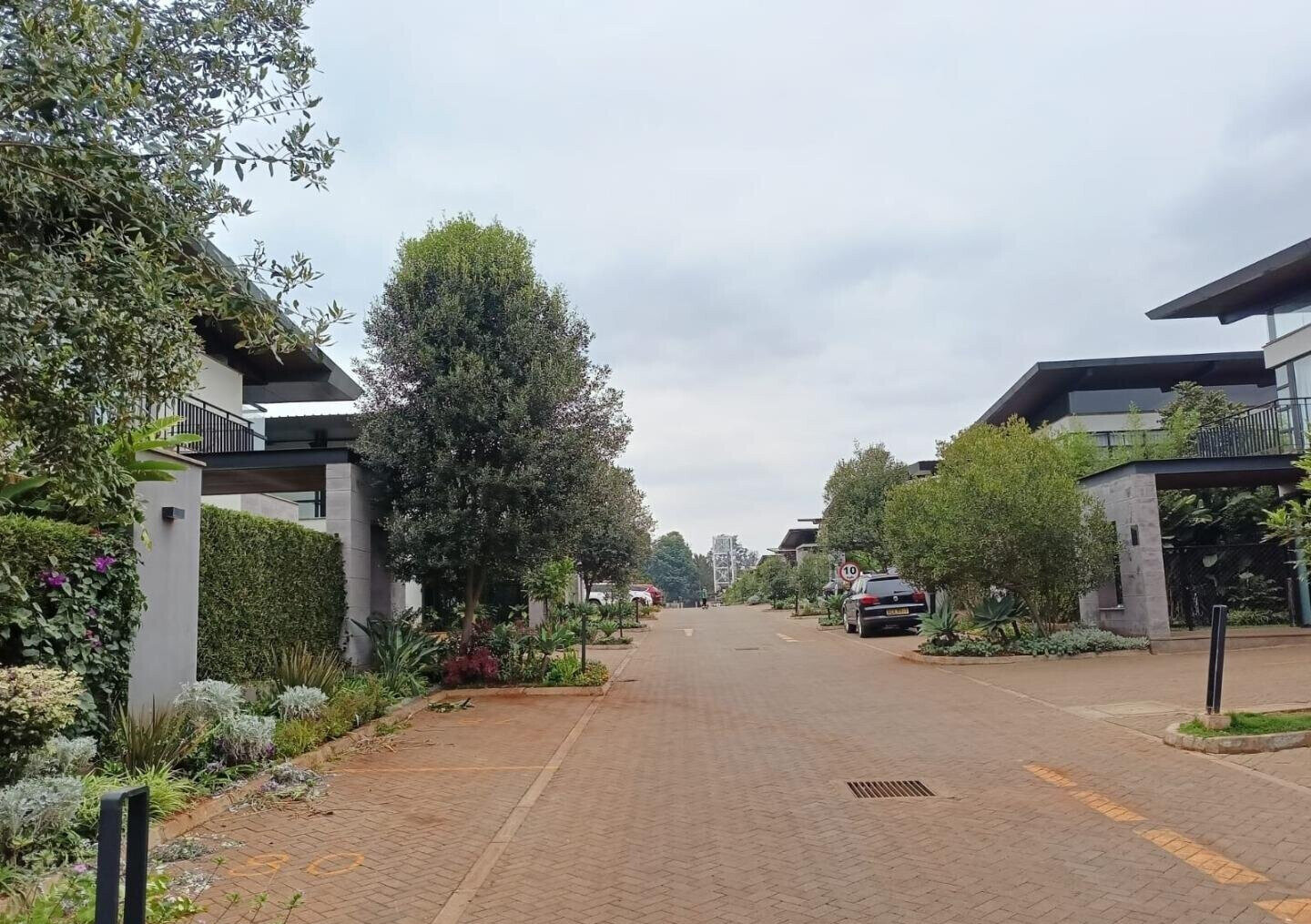 4BR Townhouse with Fireplace & Clubhouse Access - New Runda
