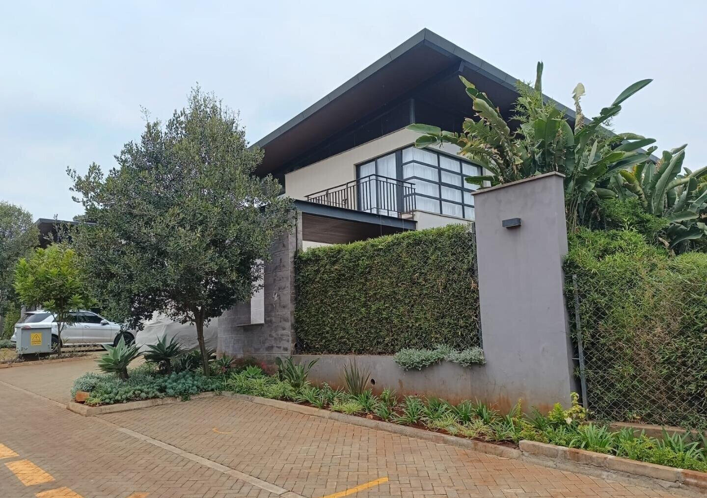 4BR Townhouse with Fireplace & Clubhouse Access - New Runda