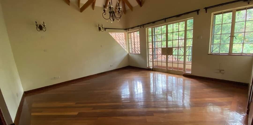 5BR Family Townhouse with Lush Garden & 24-Hour Security – Rosslyn