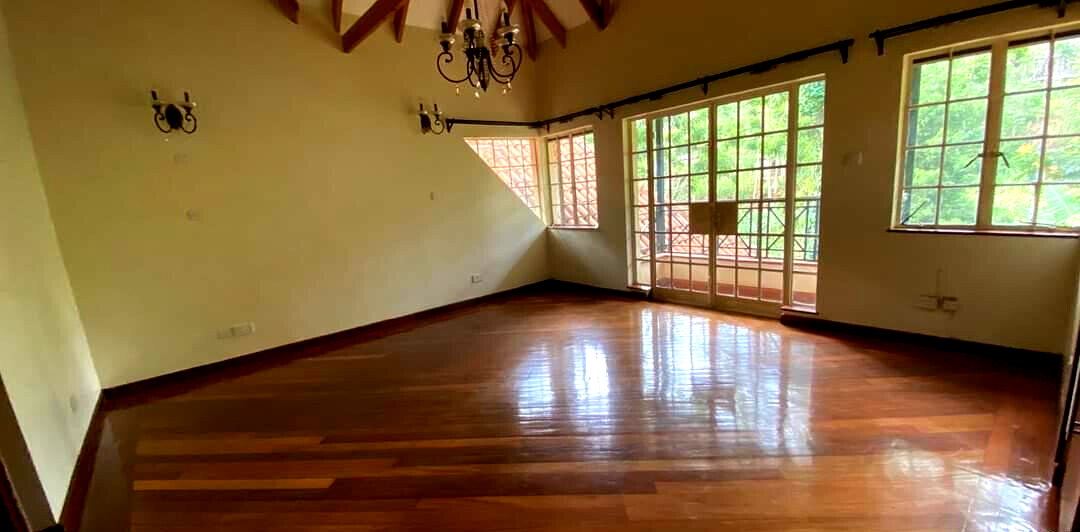 5BR Family Townhouse with Lush Garden & 24-Hour Security – Rosslyn