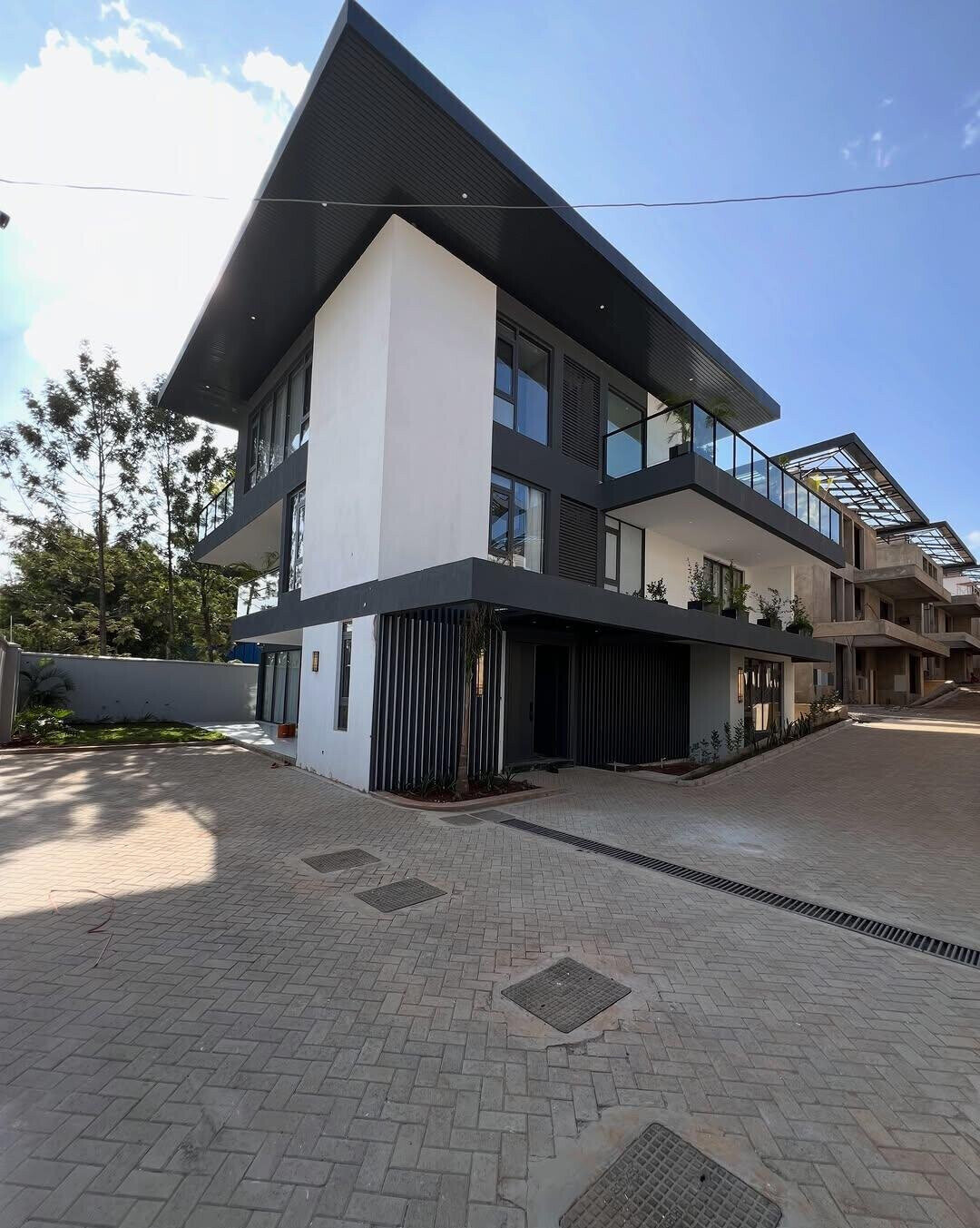 KSh 160M 5BR Townhouse with Parking