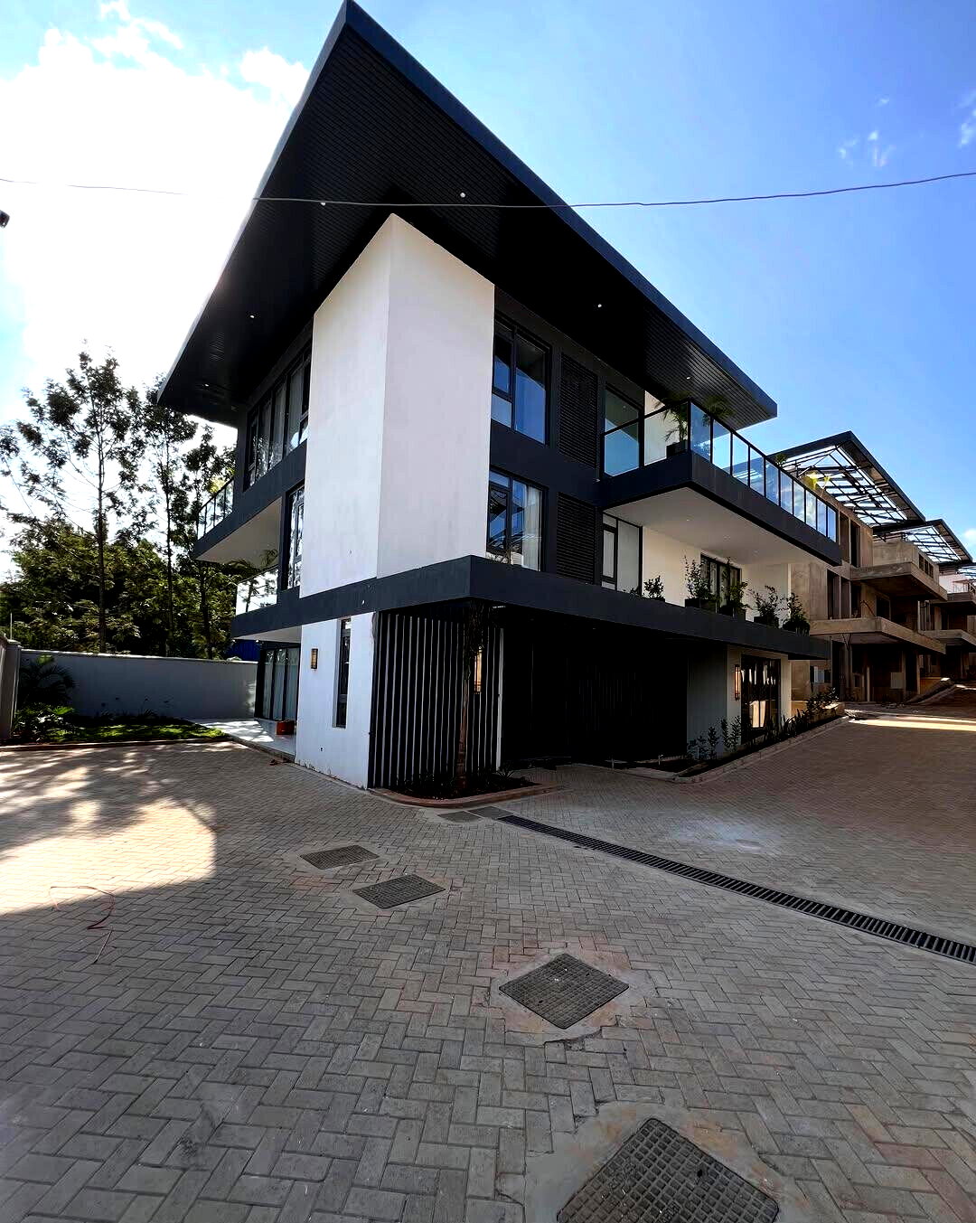 KSh 160M 5BR Townhouse with Parking