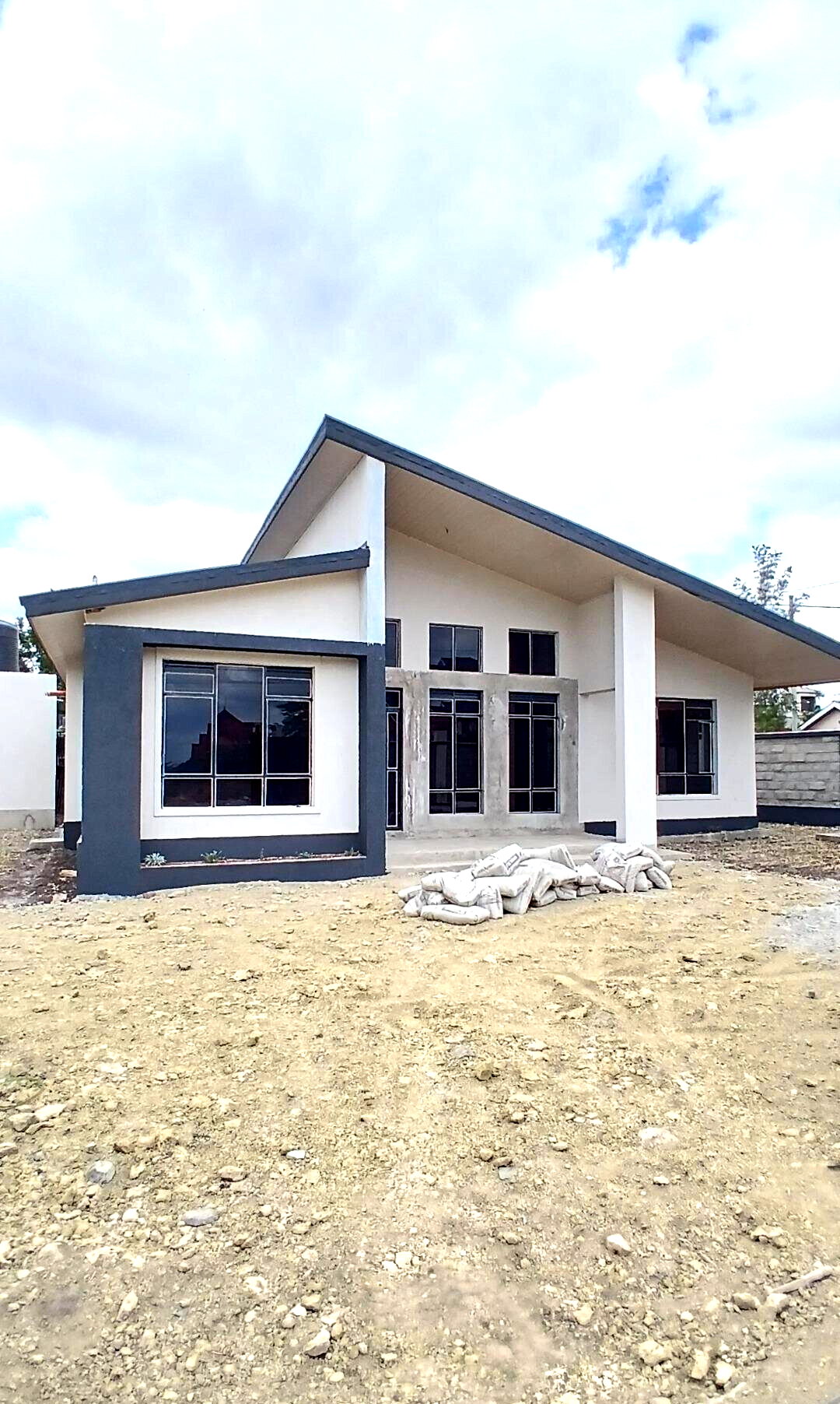 4BR Townhouse with Study & DSQ in Gated Estate - Kitengela