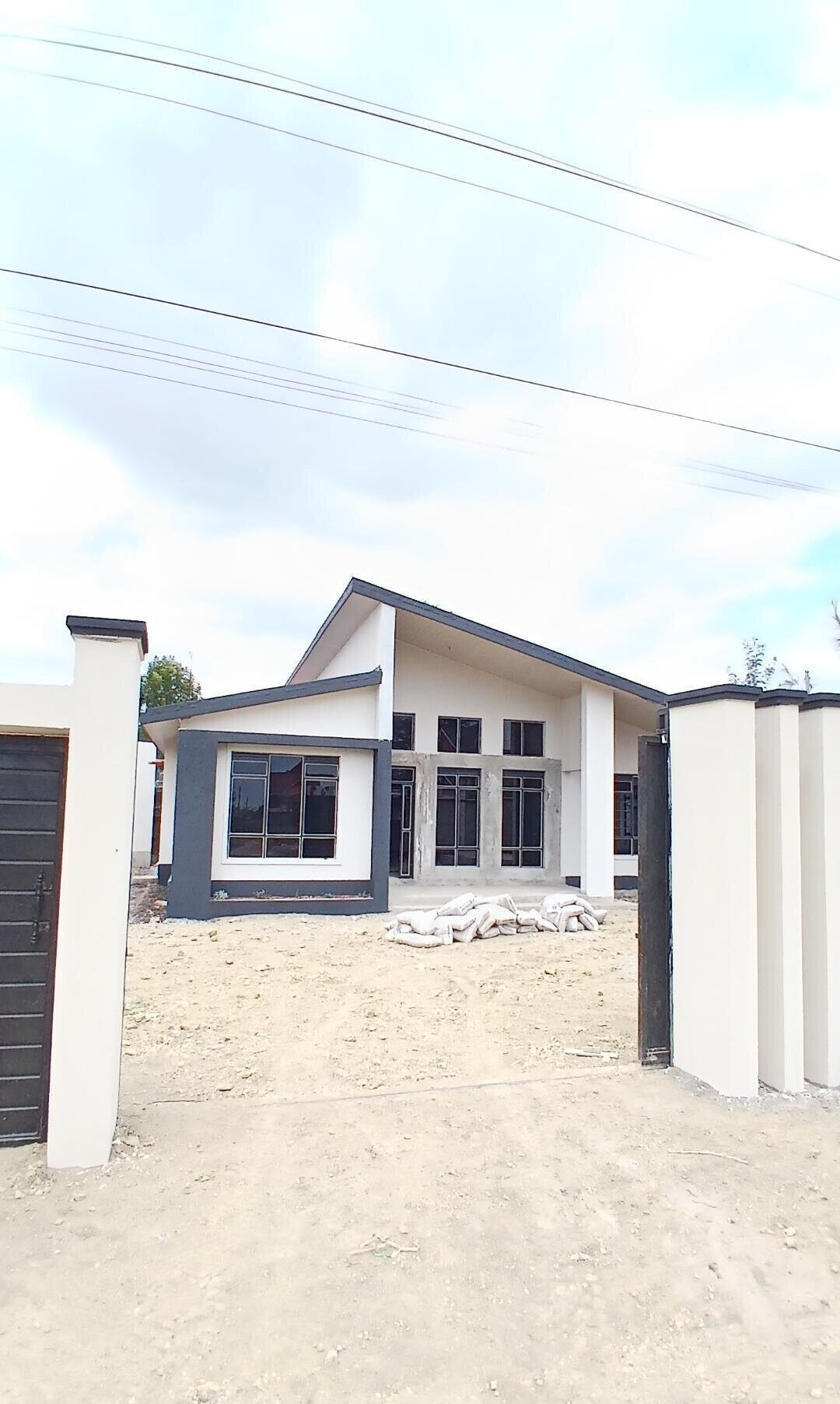 4BR Townhouse with Study & DSQ in Gated Estate - Kitengela