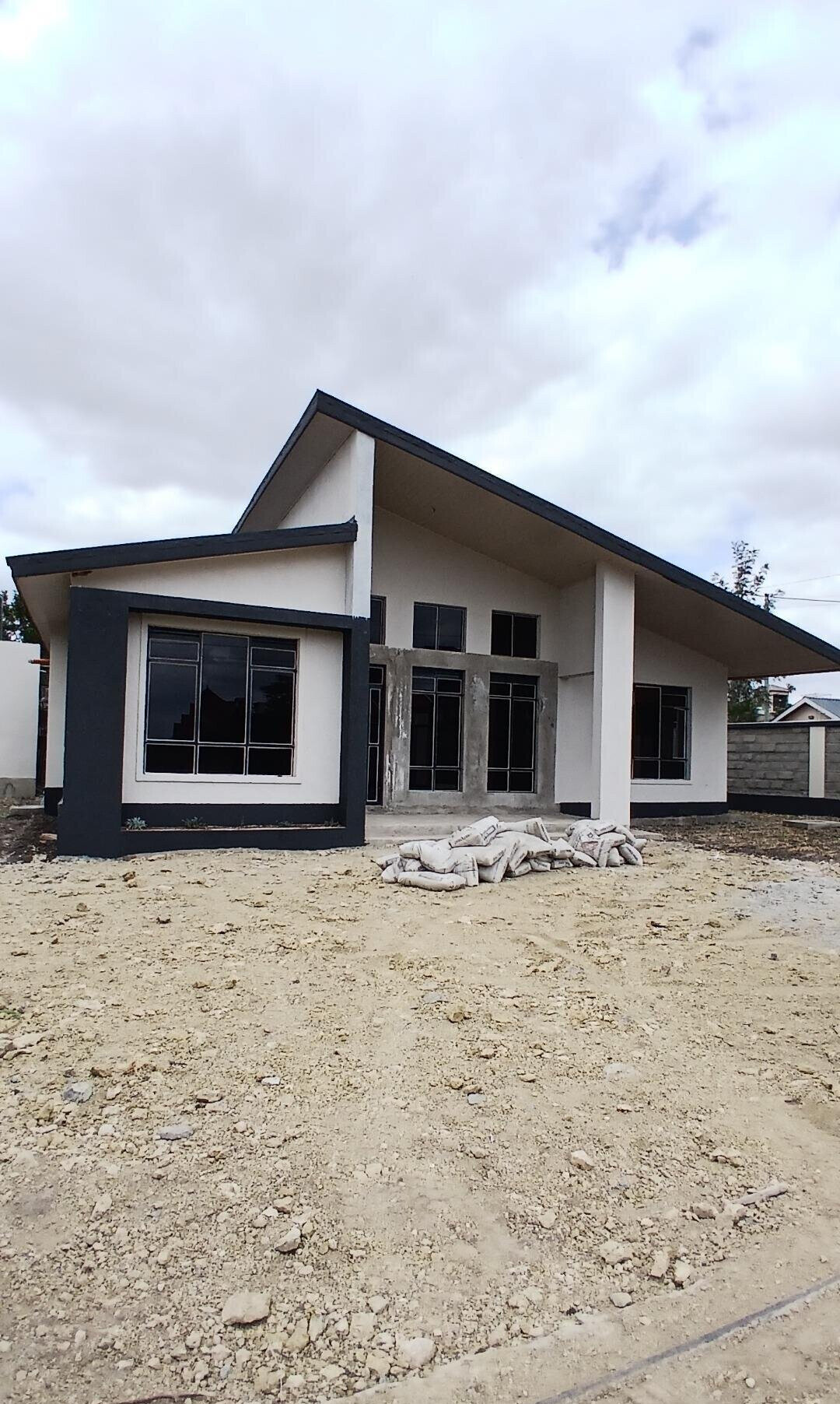 4BR Townhouse with Study & DSQ in Gated Estate - Kitengela