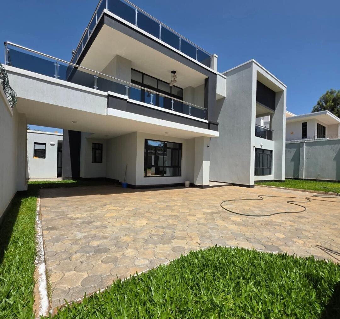5BR All-Ensuite Townhouse with Rooftop Terrace - Mugutha, Ruiru