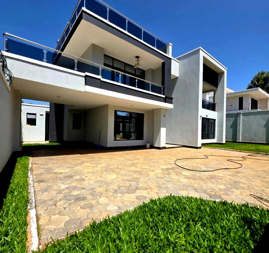 5BR All-Ensuite Townhouse with Rooftop Terrace - Mugutha, Ruiru