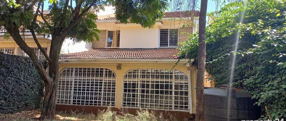 2BR Semi-Detached Townhouse with Parquet Floors & Backyard - Kileleshwa