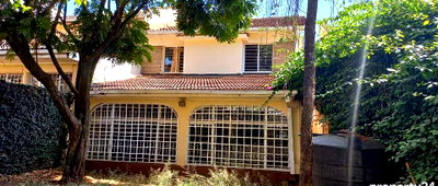 2BR Semi-Detached Townhouse with Parquet Floors & Backyard - Kileleshwa