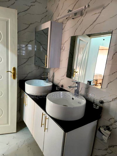 4bdrm Mansion in Mangu for sale - Image 10