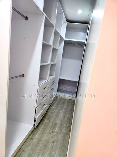 4bdrm Mansion in Mangu for sale - Image 16