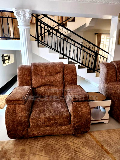 4bdrm Mansion in Mangu for sale - Image 11