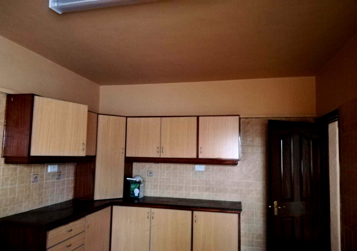 5-Ensuite Villa with DSQ & Pool in Gated Lavington Court - Valley Arcade