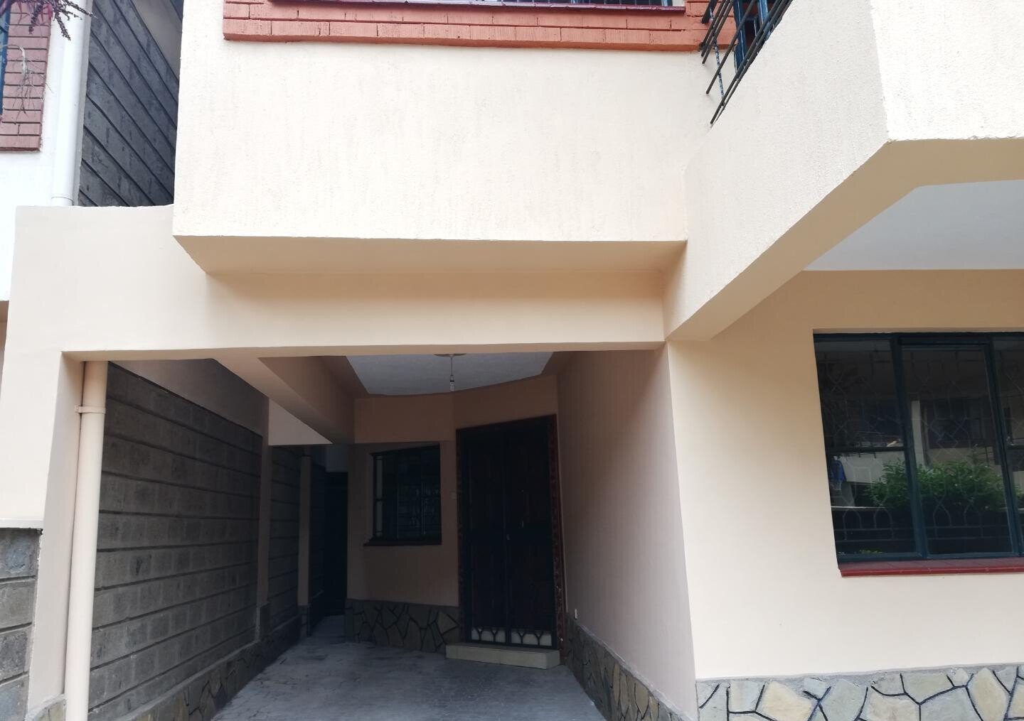 5-Ensuite Villa with DSQ & Pool in Gated Lavington Court - Valley Arcade