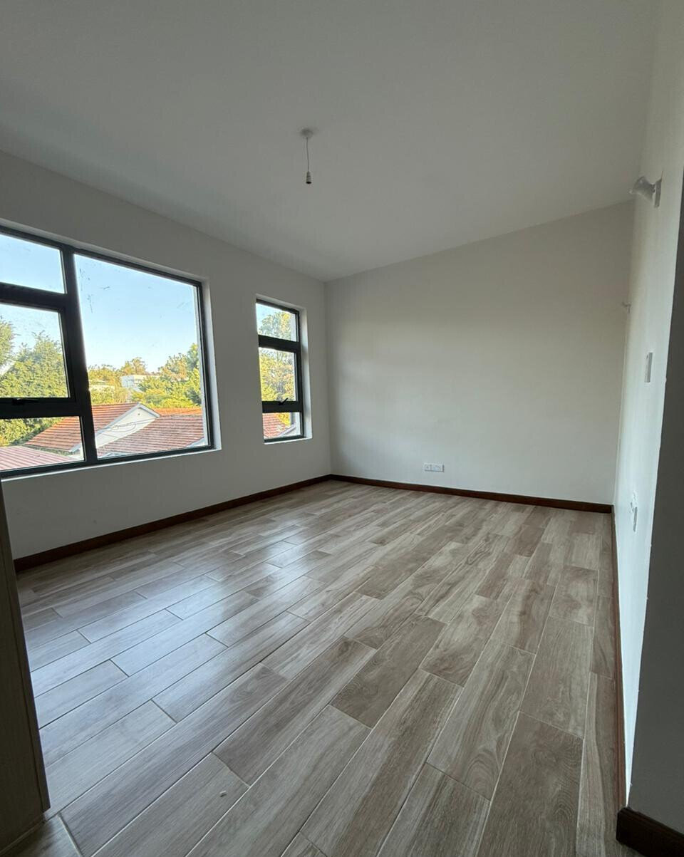 6-Bed Townhouse with Rooftop Lounge & Solar Heating - Lavington
