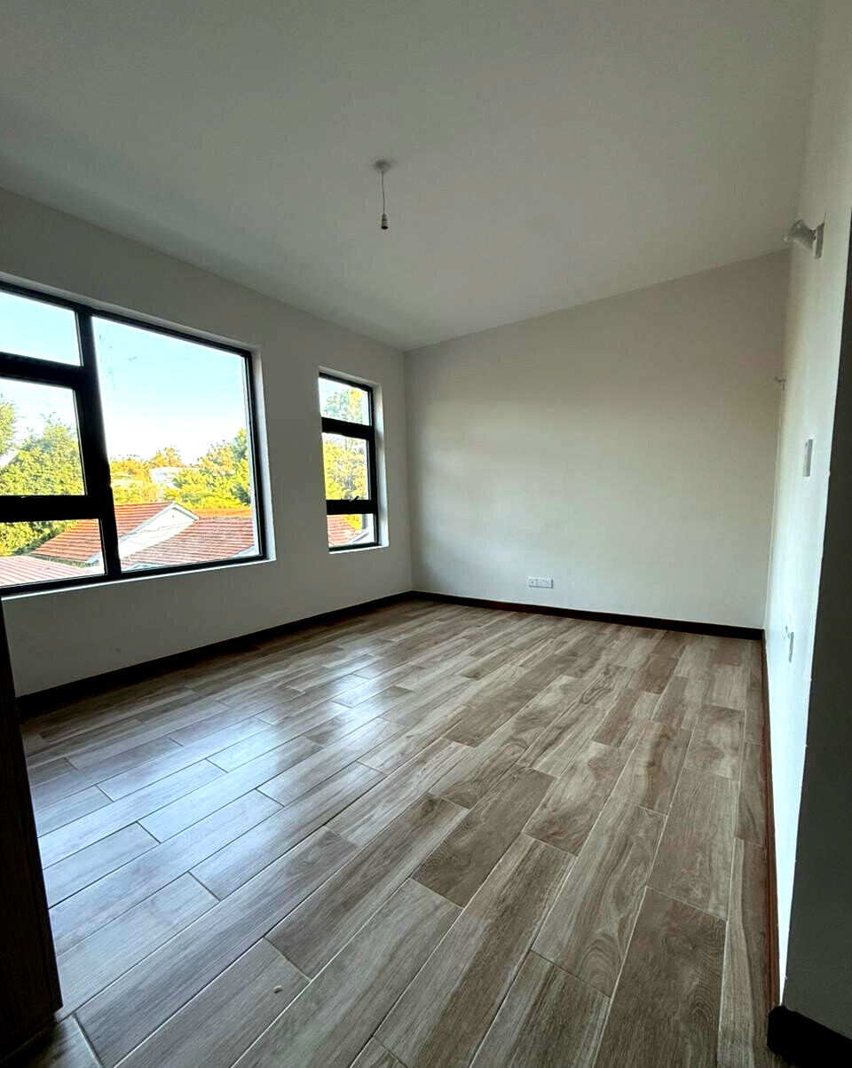 6-Bed Townhouse with Rooftop Lounge & Solar Heating - Lavington