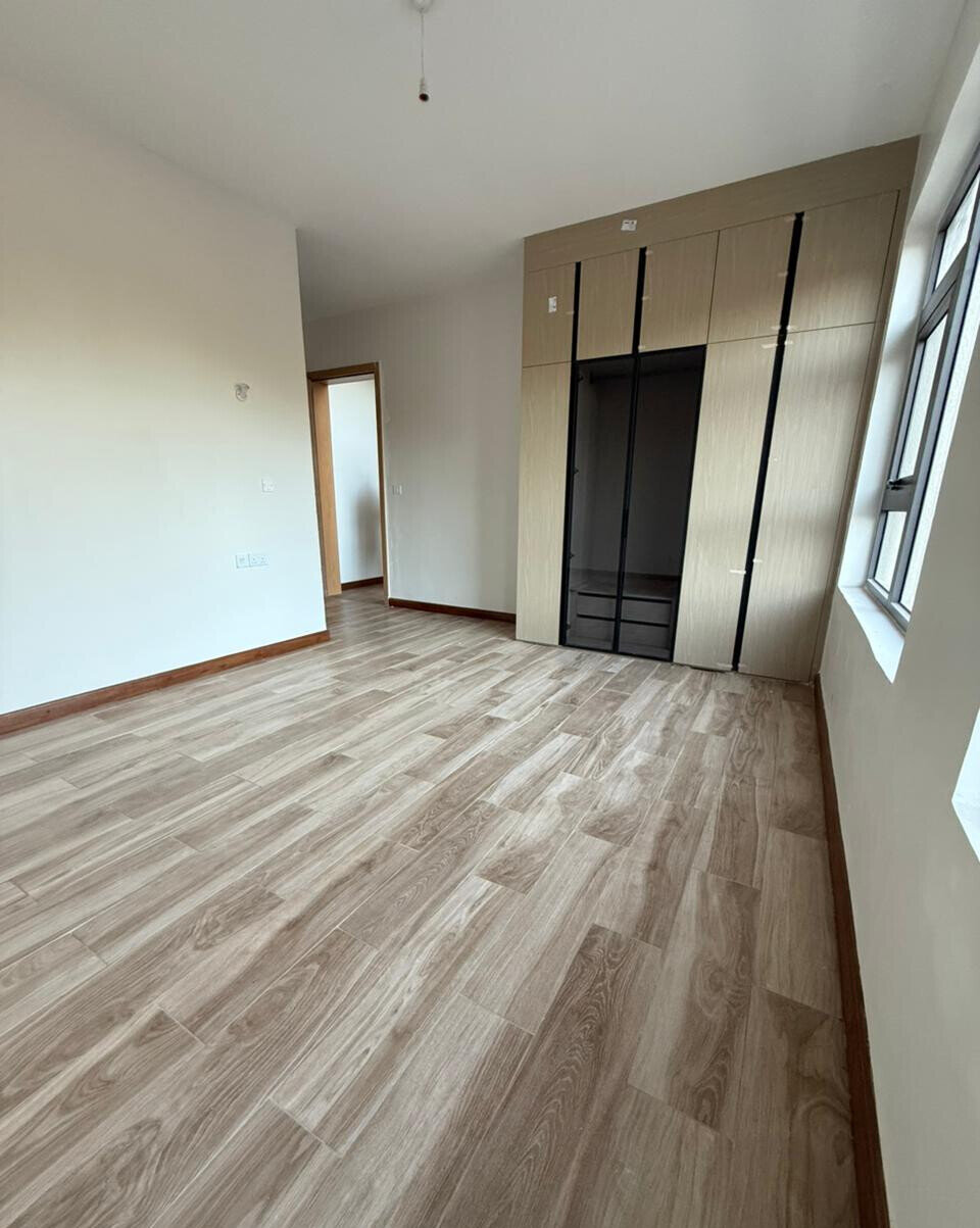 6-Bed Townhouse with Rooftop Lounge & Solar Heating - Lavington