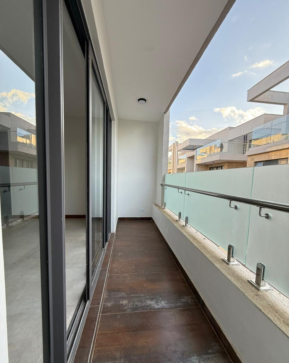 6-Bed Townhouse with Rooftop Lounge & Solar Heating - Lavington