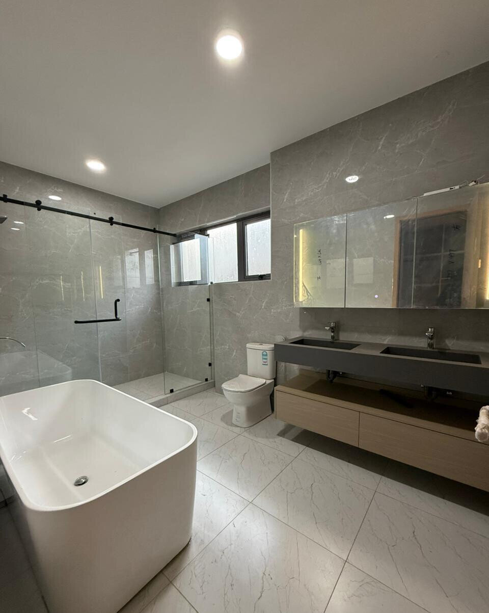 6-Bed Townhouse with Rooftop Lounge & Solar Heating - Lavington