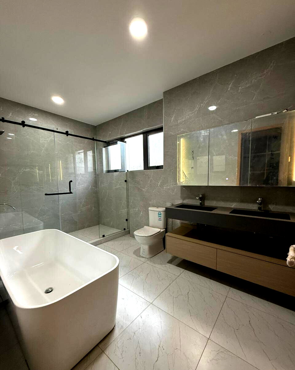 6-Bed Townhouse with Rooftop Lounge & Solar Heating - Lavington