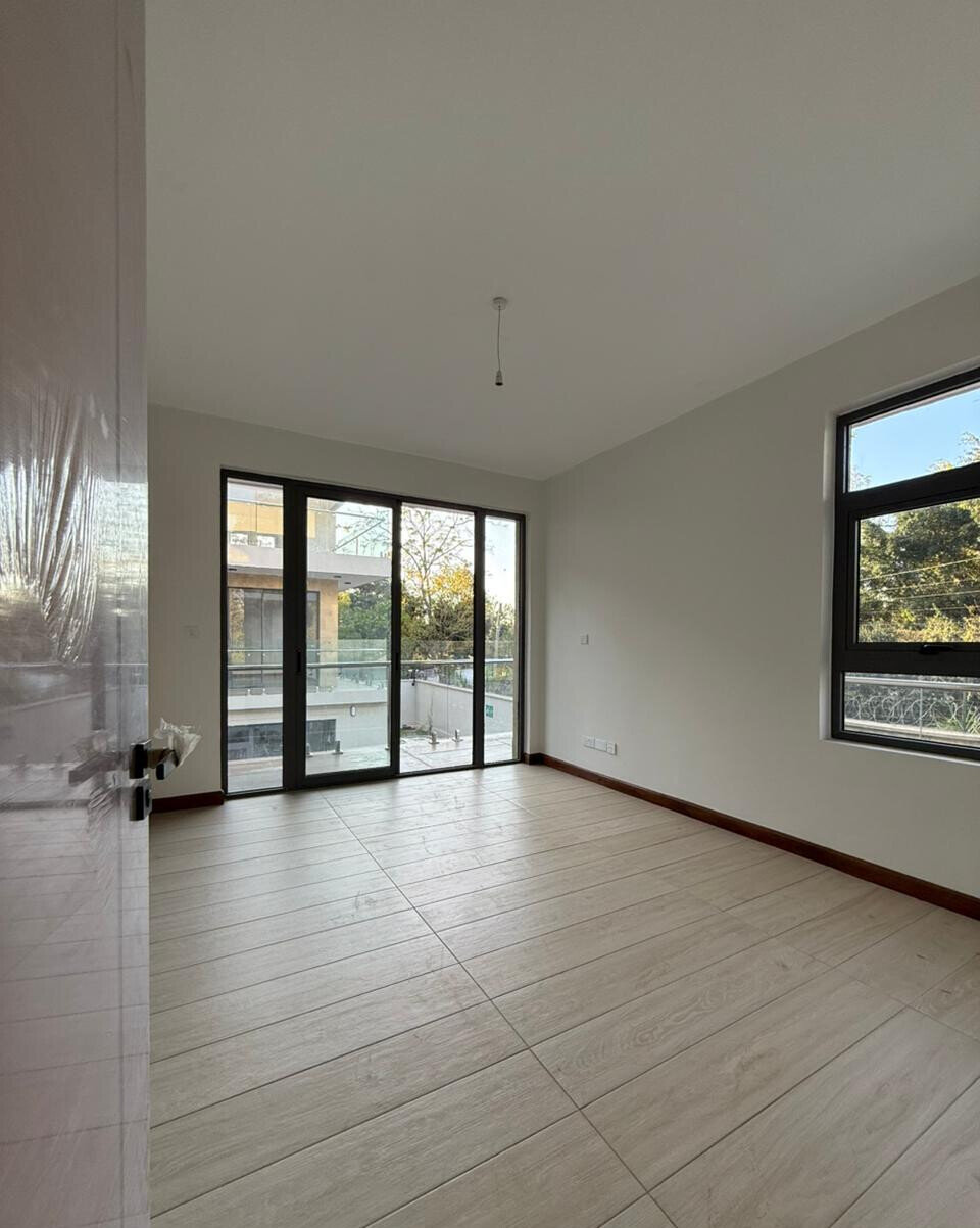 6-Bed Townhouse with Rooftop Lounge & Solar Heating - Lavington