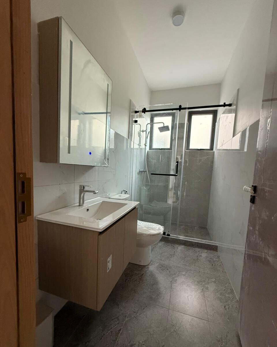 6-Bed Townhouse with Rooftop Lounge & Solar Heating - Lavington