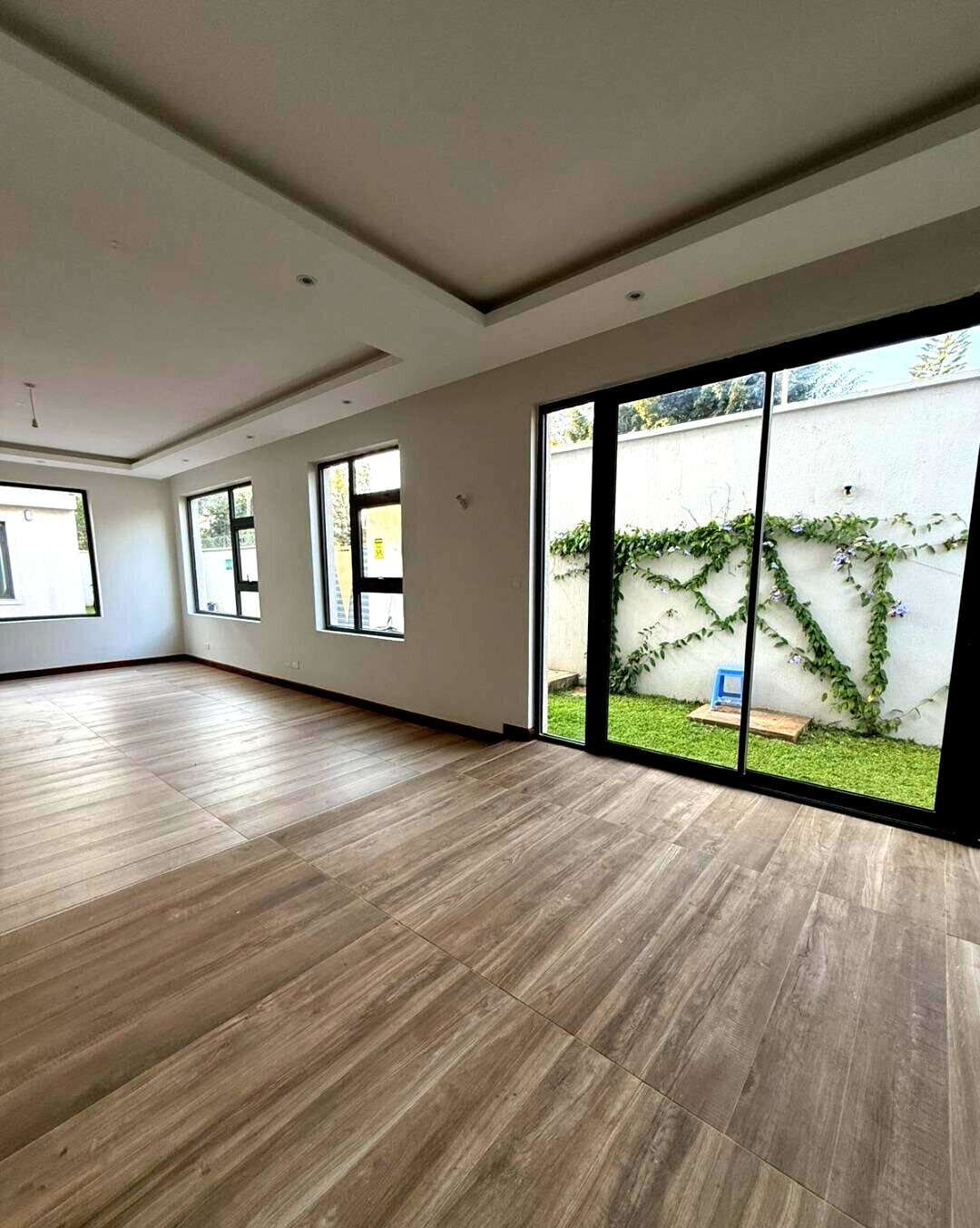 6-Bed Townhouse with Rooftop Lounge & Solar Heating - Lavington