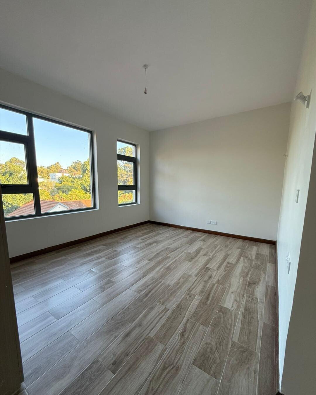 6-Bed Townhouse with Rooftop Lounge & Solar Heating - Lavington