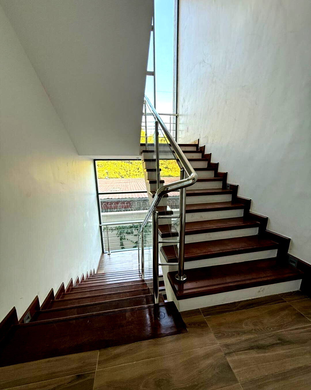 6-Bed Townhouse with Rooftop Lounge & Solar Heating - Lavington