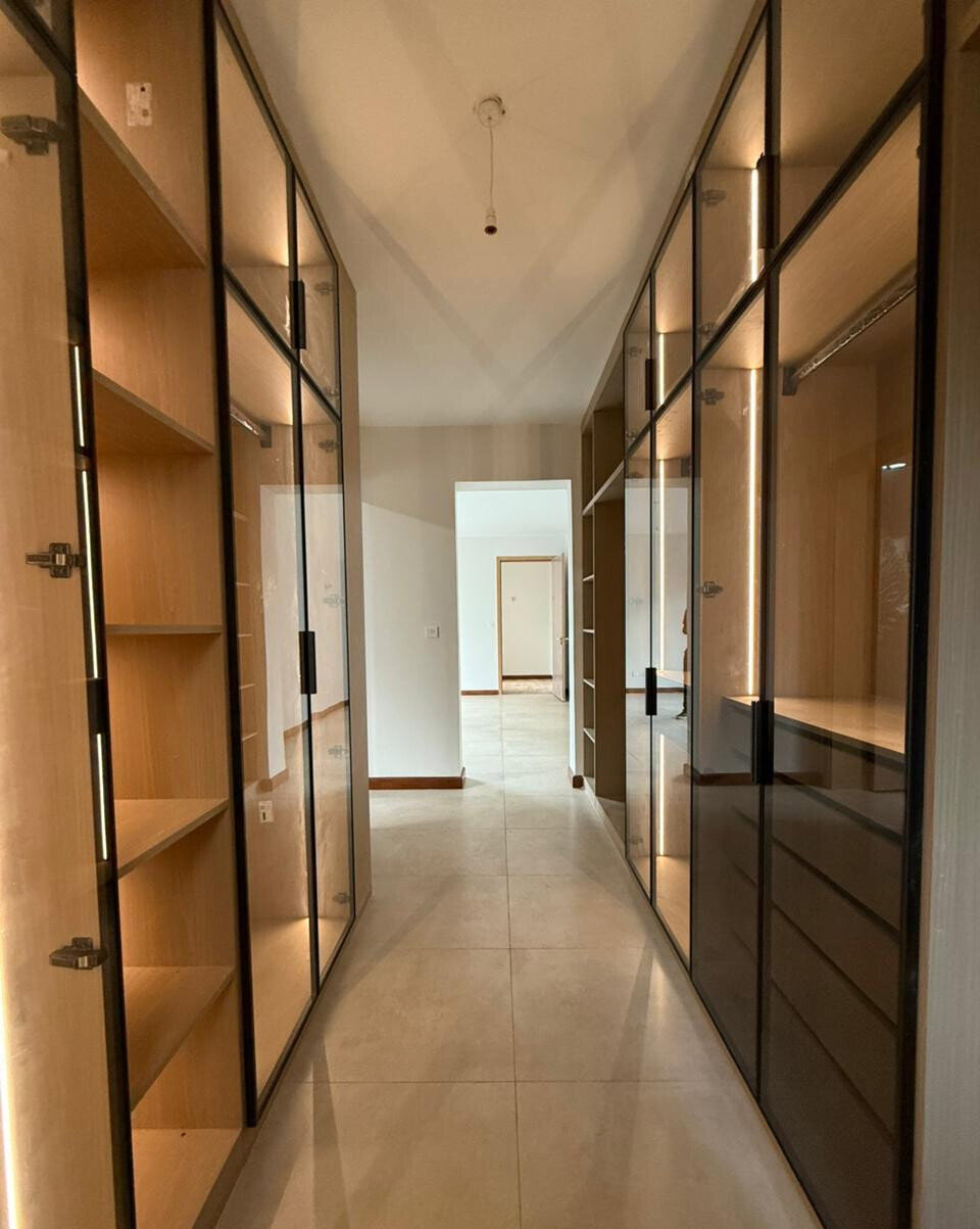 6-Bed Townhouse with Rooftop Lounge & Solar Heating - Lavington
