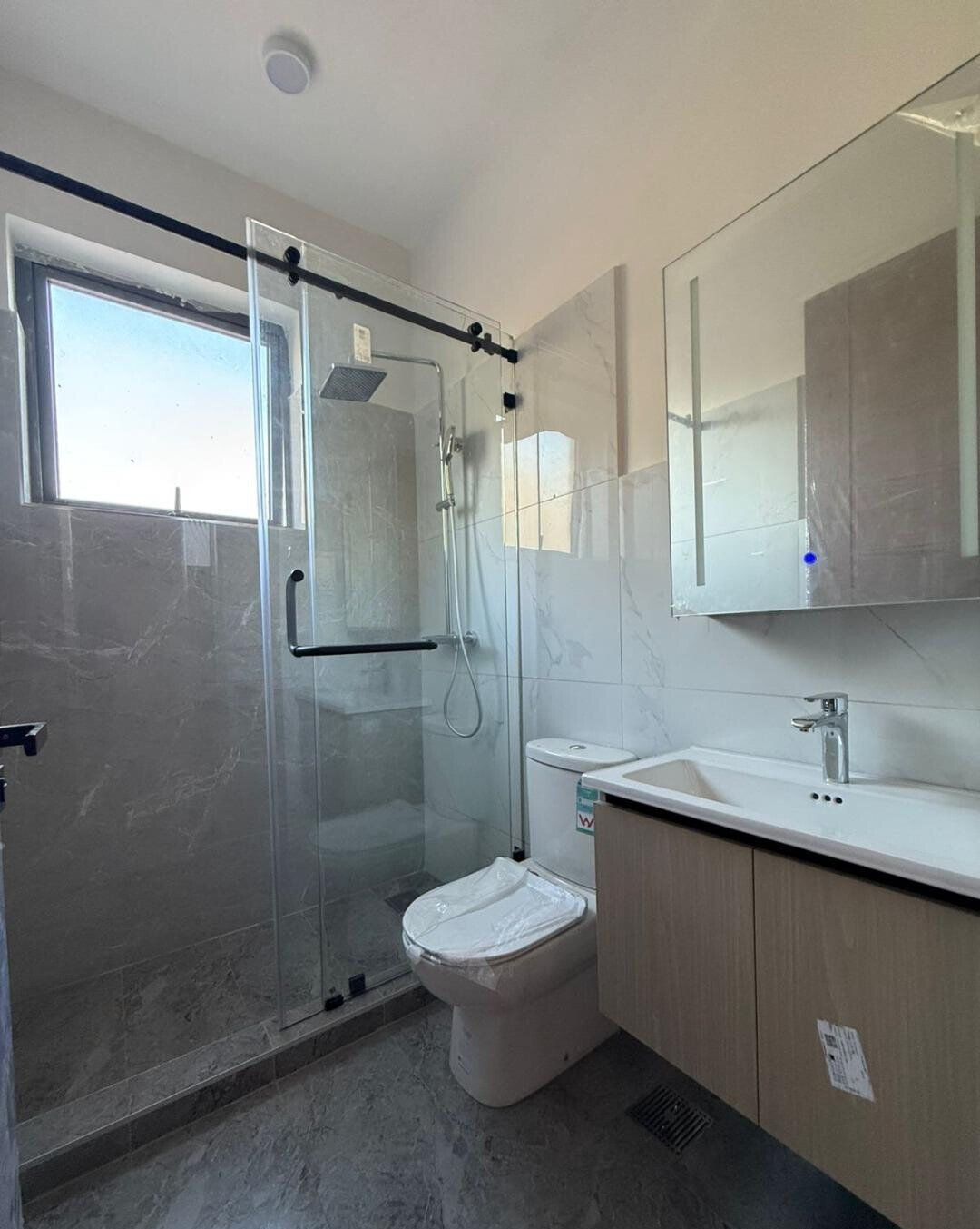 6-Bed Townhouse with Rooftop Lounge & Solar Heating - Lavington