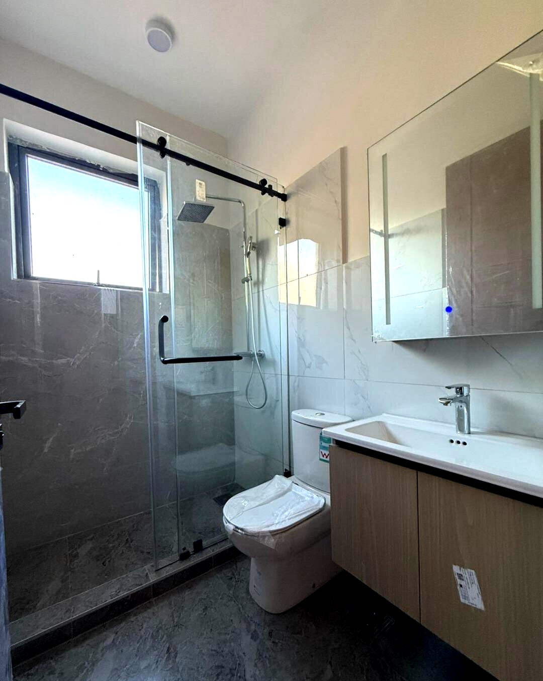 6-Bed Townhouse with Rooftop Lounge & Solar Heating - Lavington