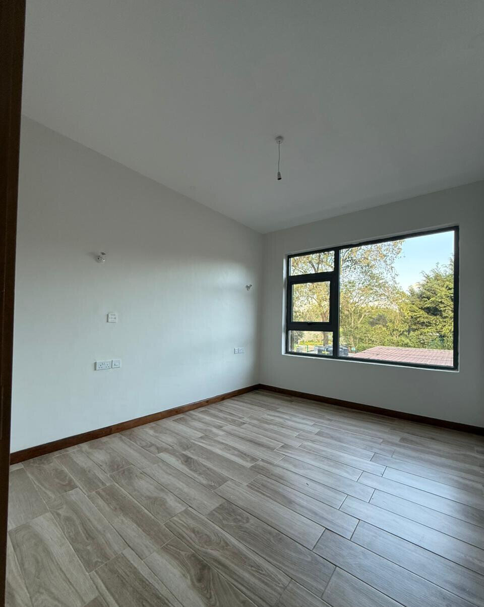 6-Bed Townhouse with Rooftop Lounge & Solar Heating - Lavington