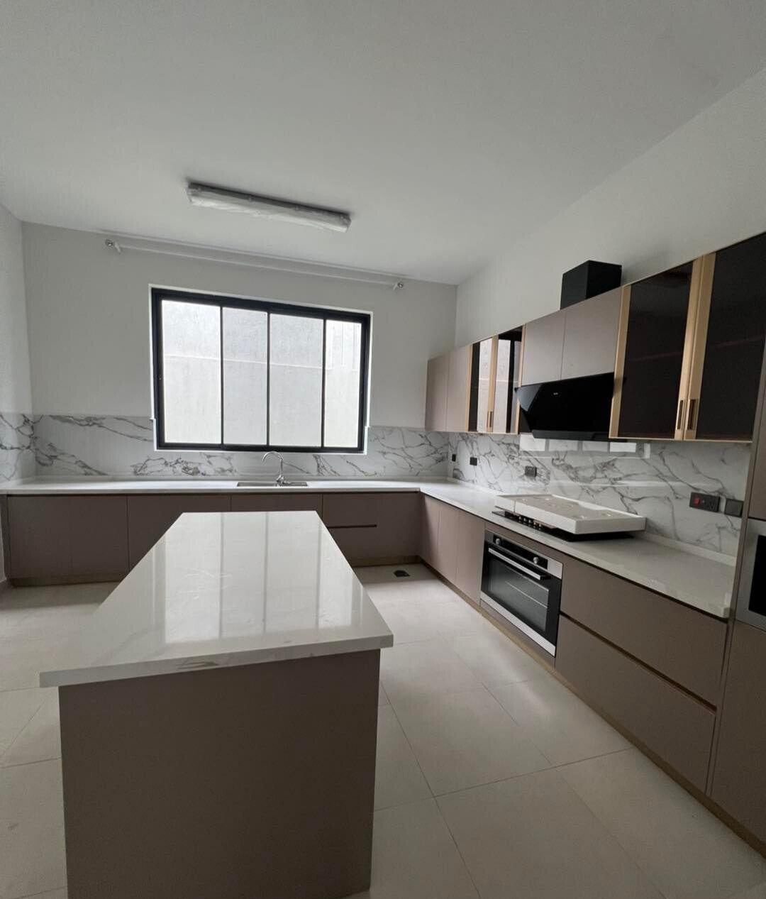 5-Ensuite Villa with Two Kitchens & Smart CCTV - Lavington