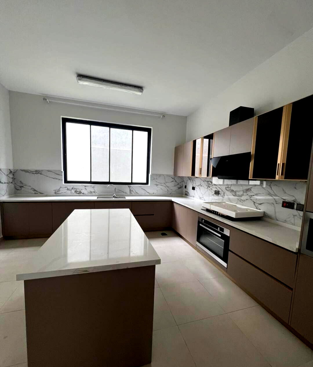 5-Ensuite Villa with Two Kitchens & Smart CCTV - Lavington