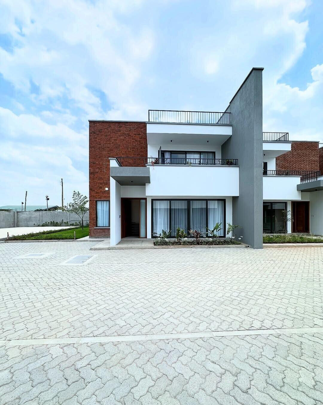 4BR Duplex & Triplex Townhouses with Rooftop Terrace – Langata