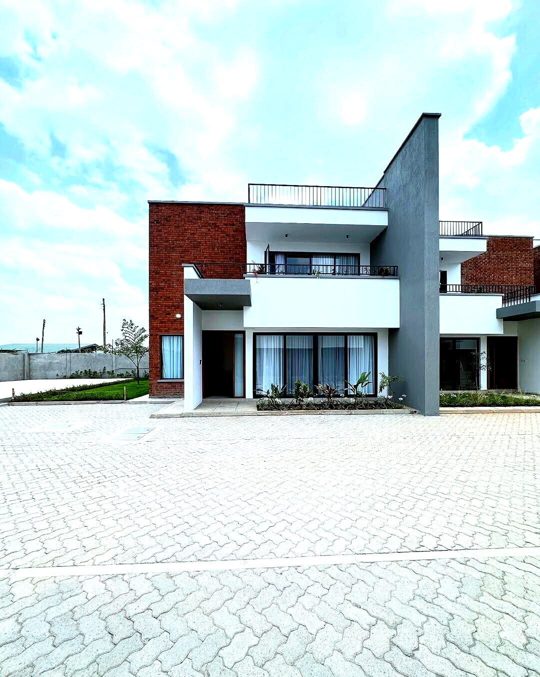 4BR Duplex & Triplex Townhouses with Rooftop Terrace – Langata