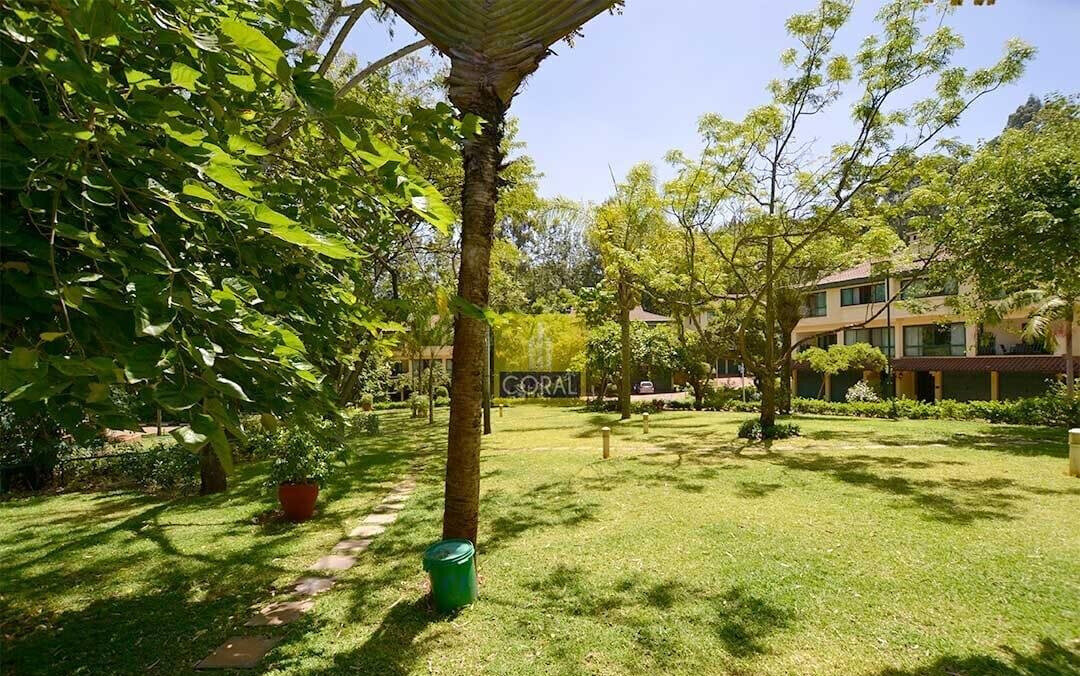 3BR Townhouse in 5-Acre Gated Estate with Heated Pool – Kyuna
